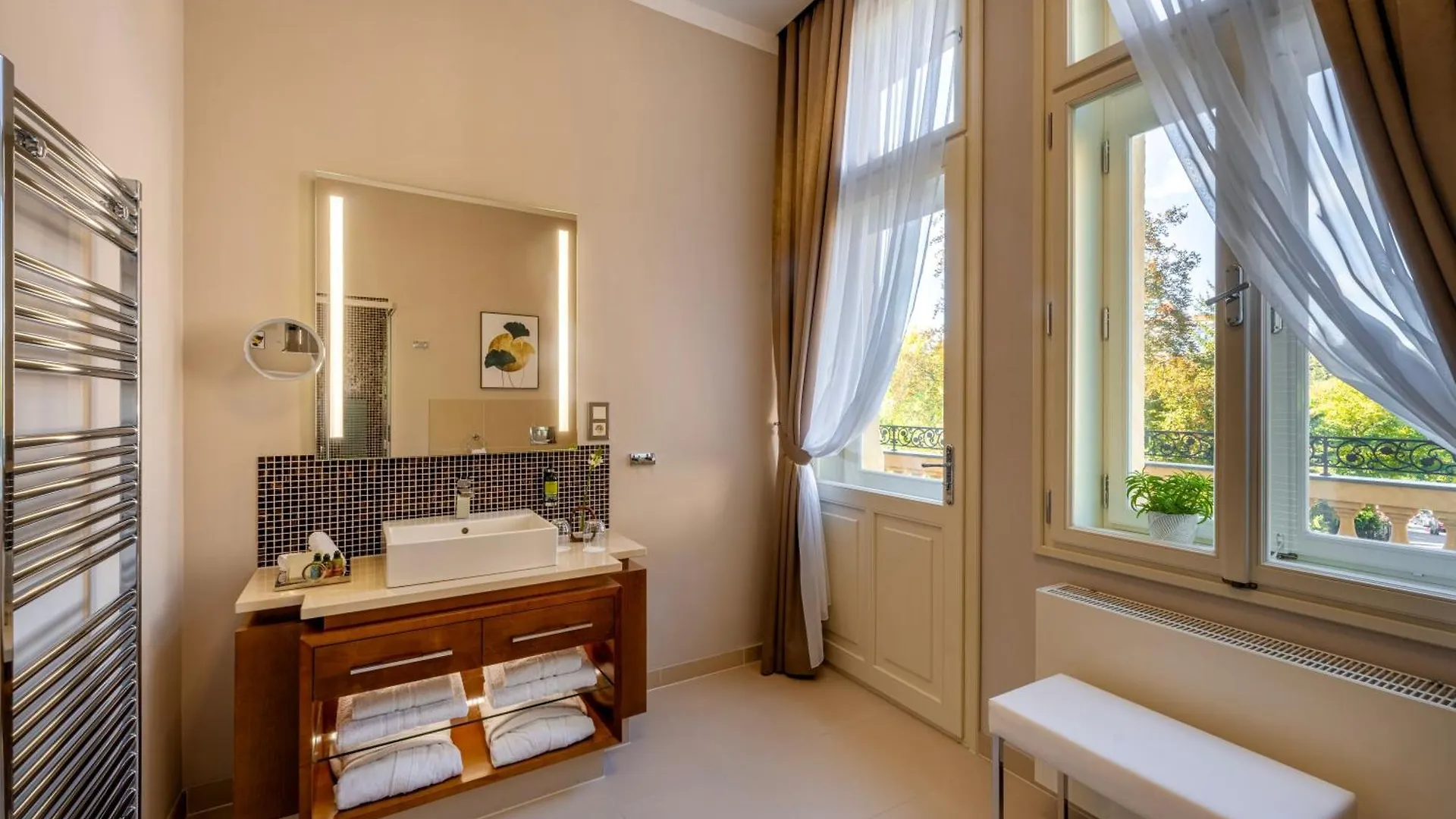 Villa Julius A Emma - Luxury Boutique Retreat Κάρλοβι Βάρι 5*,